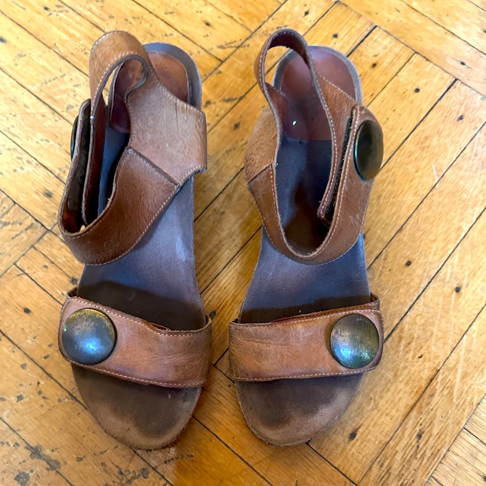 Platform sandals - Taos sz. 9 tan / brown